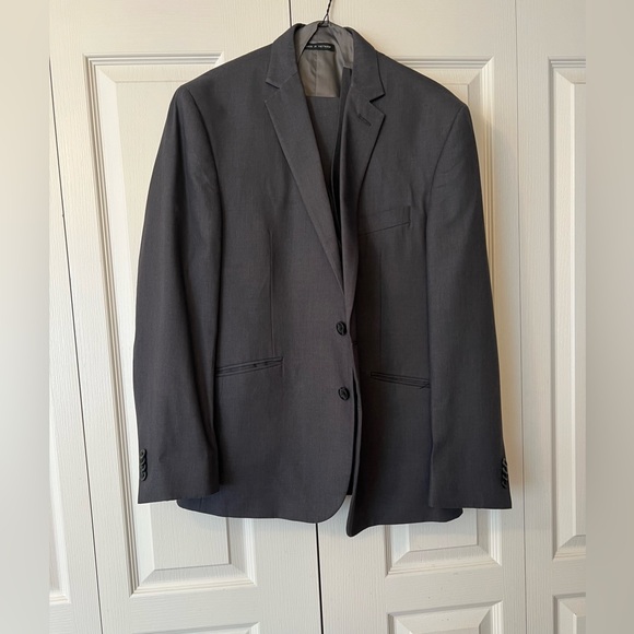 Kenneth Cole Charcoal 3-Piece Suit Jacket 42S, Vest Size Medium, Pants 36W 30L - Picture 1 of 16